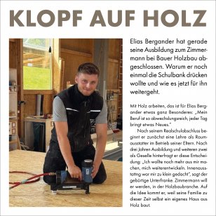 Elias Bergander, frisch ausgebildeter Zimmermann bei Bauer Holzbau, lächelnd in der Werkhalle vor einem Holzelement. Seine Ausbildung hat er erfolgreich abgeschlossen – und freut sich auf neue Projekte im Holzbau.