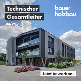 Moderne Firmenzentrale der Bauer Holzbau GmbH mit Werbegrafik für die Stellenanzeige „Technischer Gesamtleiter (m/w/d)“ und dem Hinweis „Jetzt bewerben!“.